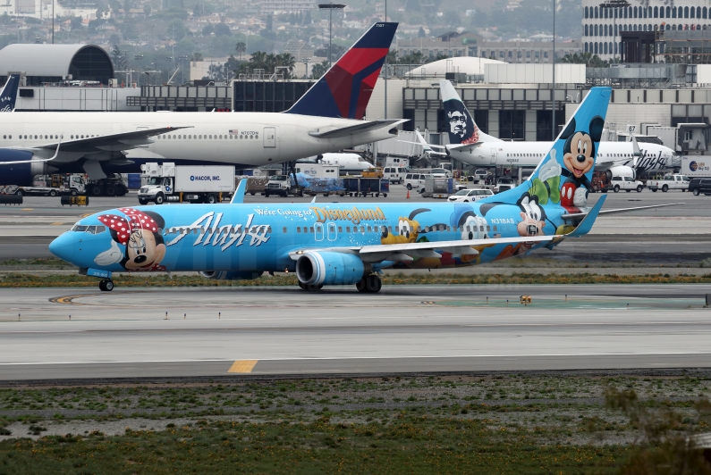 Alaska Airlines Boeing 737-990 N318AS