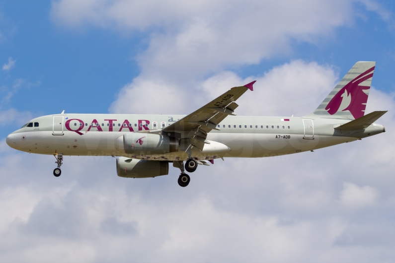 Qatar Airways Airbus A320-232 A7-ADB