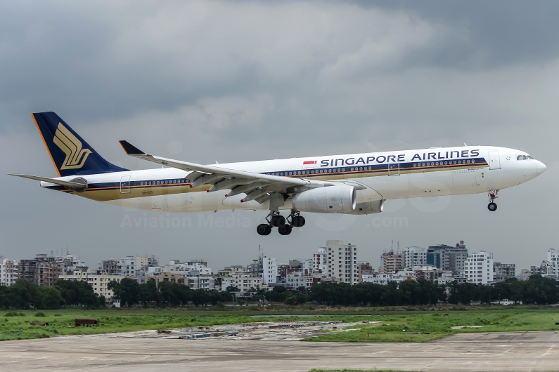 Singapore Airlines Airbus A330-343 9V-STU