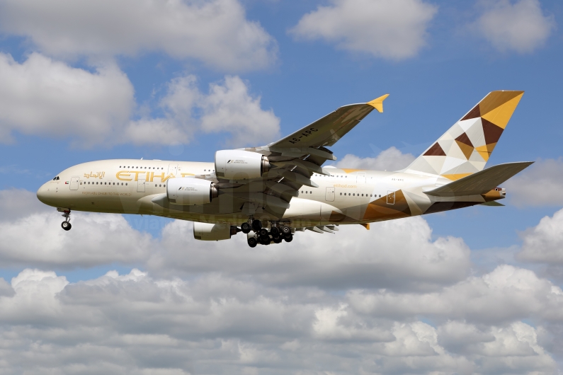 Etihad Airways Airbus A380-861 A6-APC