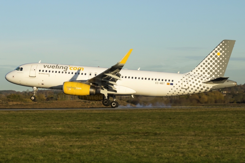 Vueling Airbus A320-232 EC-MBT