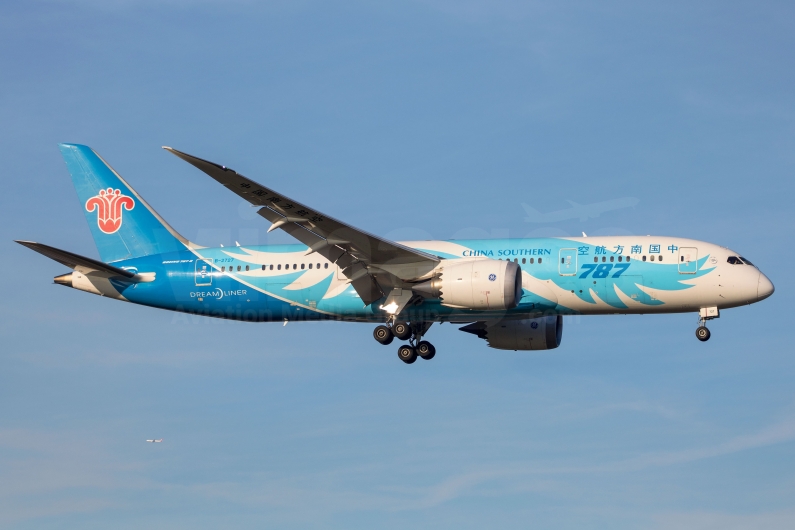 China Southern Airlines Boeing 787-8 Dreamliner B-2727