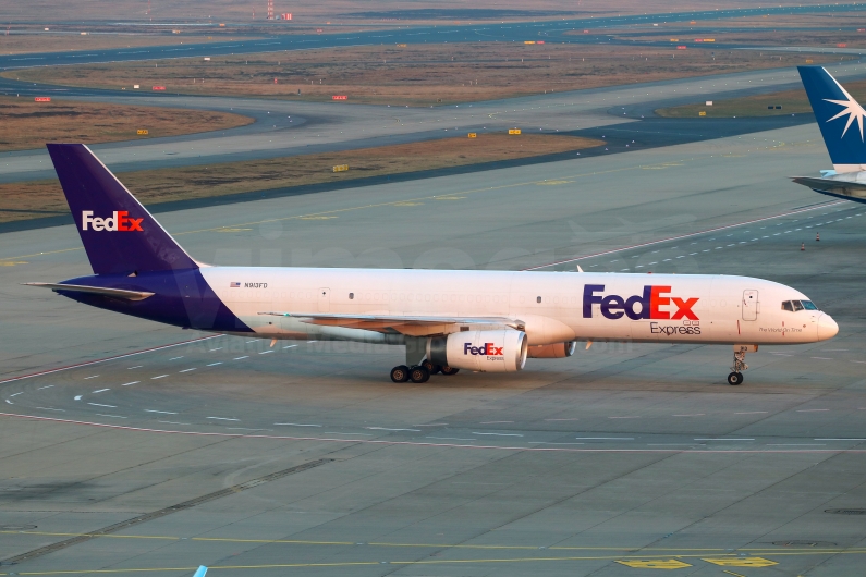 Federal Express (FedEx) Boeing 757-28A(SF) N913FD