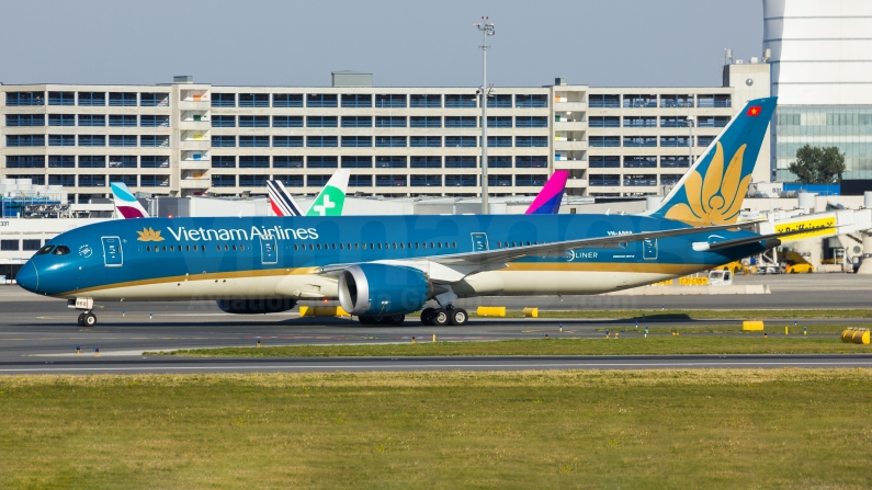 Vietnam Airlines Boeing 787-9 Dreamliner VN-A868