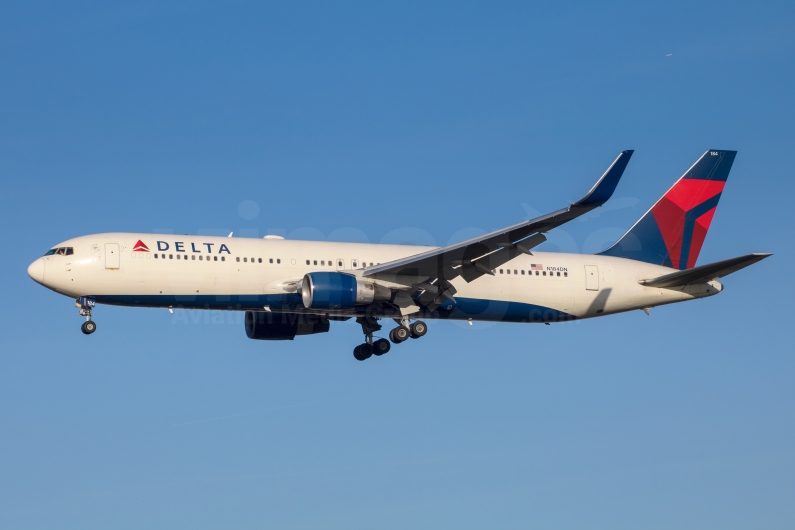 Delta Air Lines Boeing 767-332(ER) N184DN