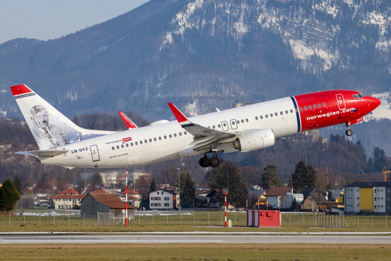 Norwegian Air Shuttle Boeing 737-8JP LN-DYZ