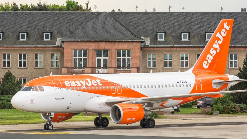 easyJet Airbus A319-111 G-EZGA