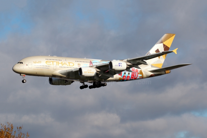 Etihad Airways Airbus A380-861 A6-APC