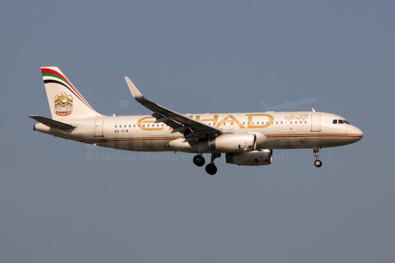 Etihad Airways Airbus A320-232 A6-EIW