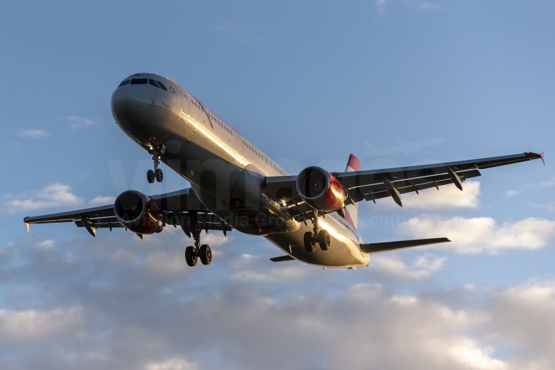 Austrian Airlines Airbus A321-111 OE-LBB