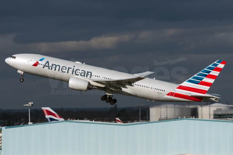 American Airlines Boeing 777-223(ER) N767AJ