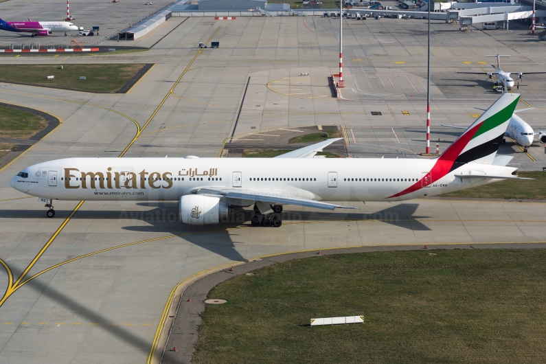 Emirates Boeing 777-31H(ER) A6-ENQ