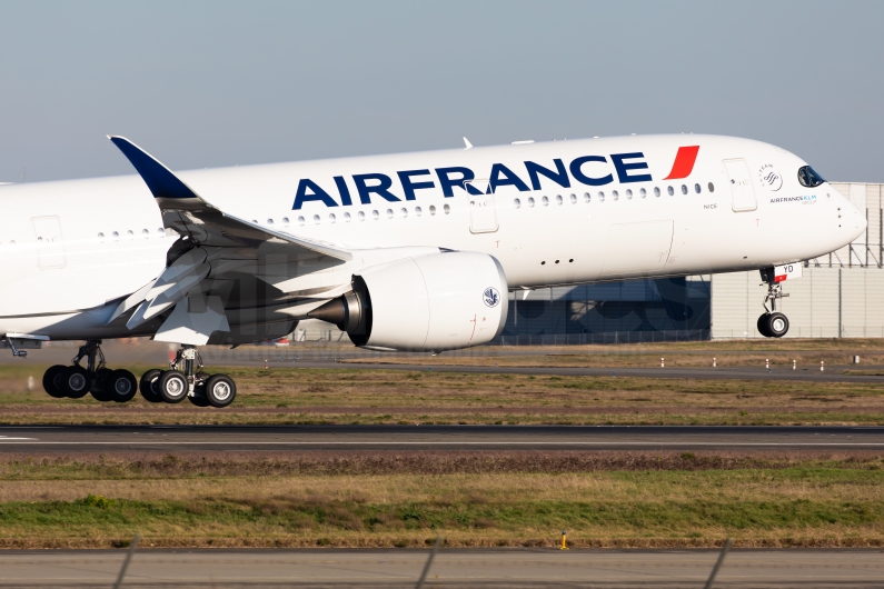 Air France Airbus A350-941 F-WZNJ / F-HTYD