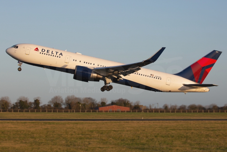 Delta Air Lines Boeing 767-324(ER) N394DL