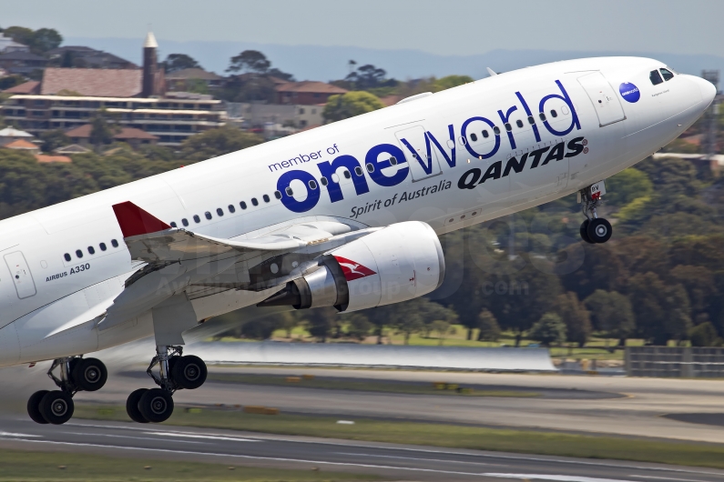 Qantas Airbus A330-202 VH-EBV