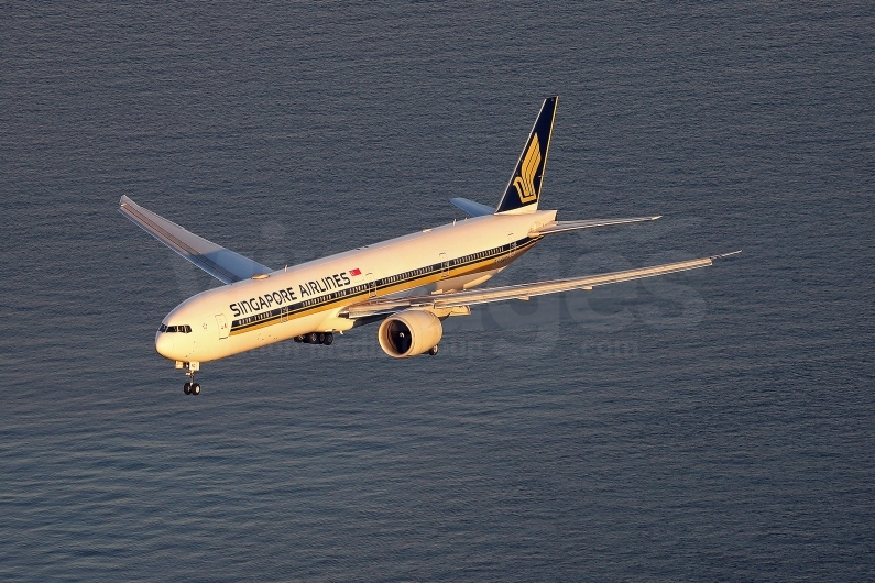 Singapore Airlines Boeing 777-312(ER) 9V-SNC