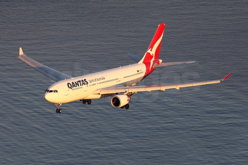 Qantas Airbus A330-202 VH-EBO