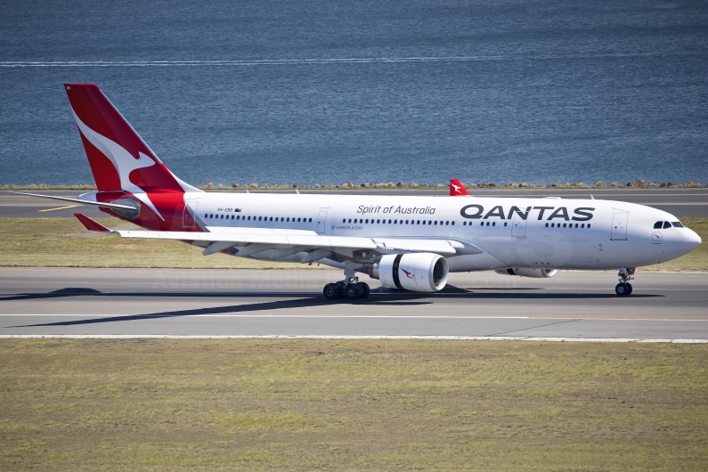 Qantas Airbus A330-202 VH-EBO