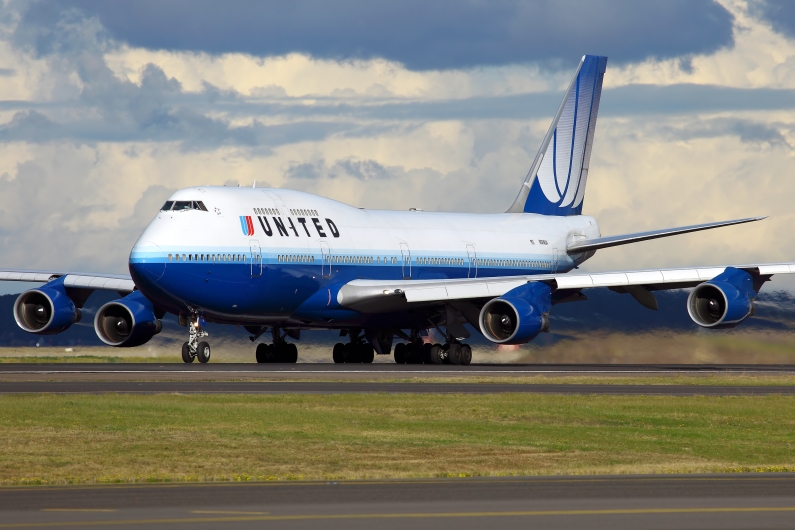 United Airlines Boeing 747-422 N174UA