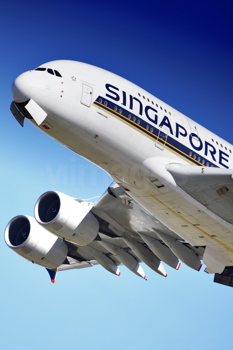 Singapore Airlines Airbus A380-841 9V-SKH