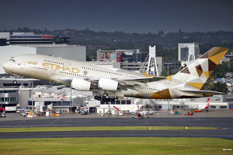 Etihad Airways Airbus A380-861 A6-APF