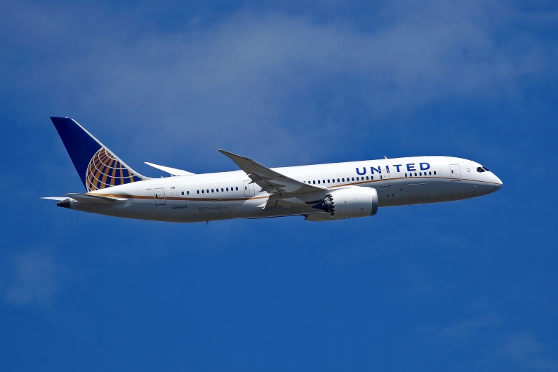 United Airlines Boeing 787-8 Dreamliner N26909