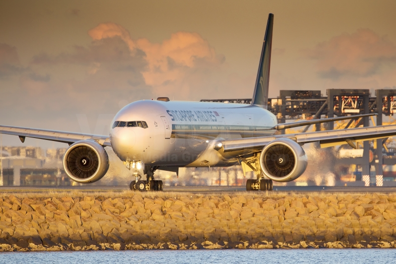 Singapore Airlines Boeing 777-312(ER) 9V-SWW