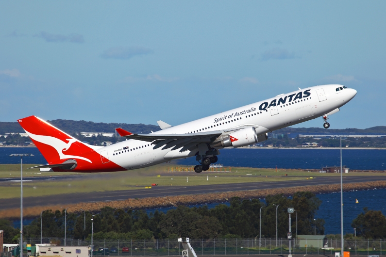 Qantas Airbus A330-202 VH-EBQ