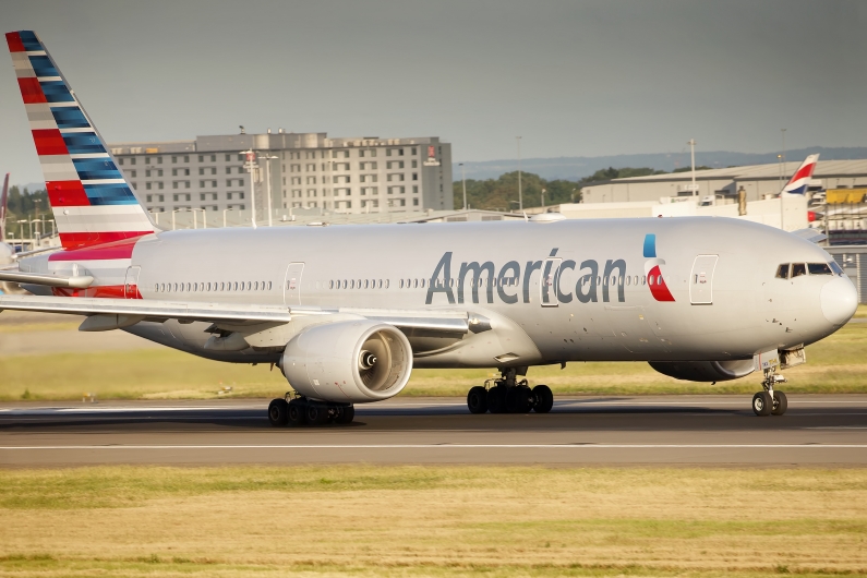 American Airlines Boeing 777-223(ER) N790AN