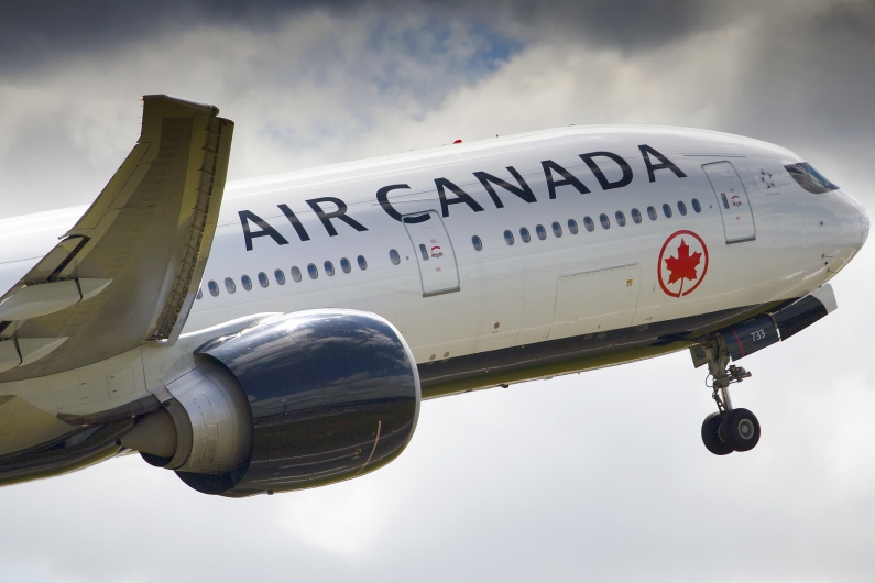 Air Canada Boeing 777-333(ER) C-FITW