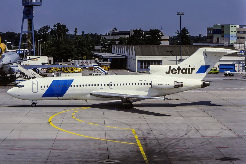 JetAir Flug Boeing 727-051 N837N