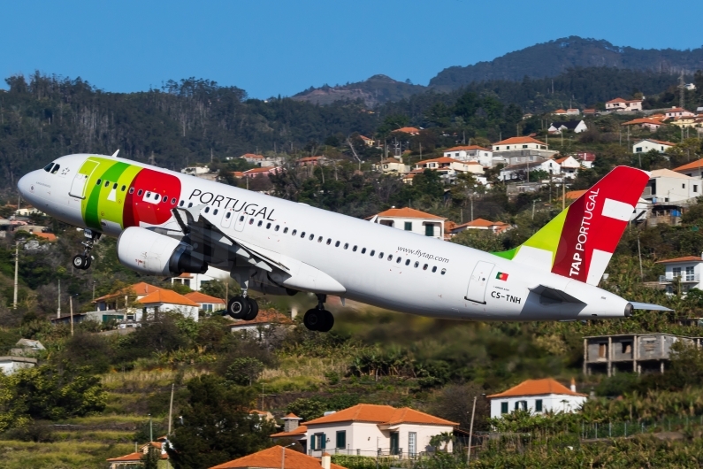 TAP Air Portugal Airbus A320-214 CS-TNH