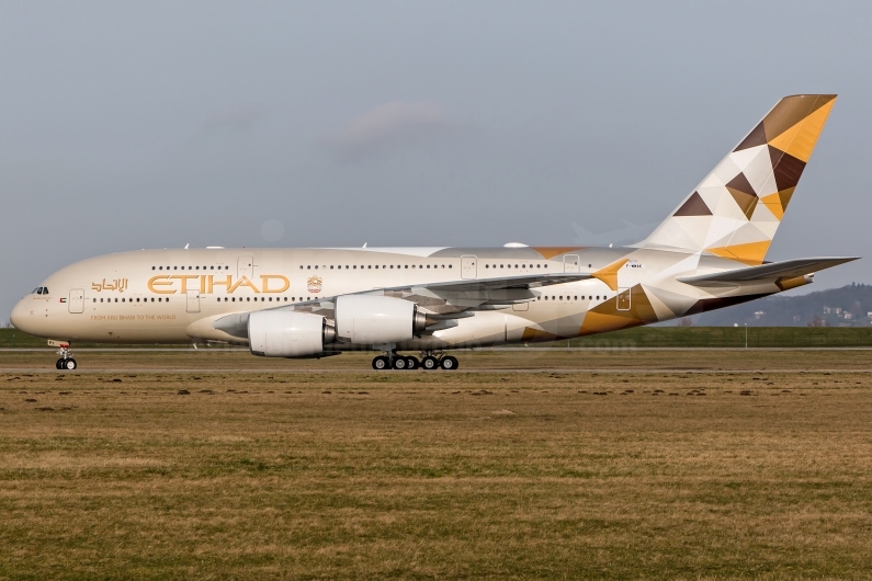 Etihad Airways Airbus A380-861 A6-API