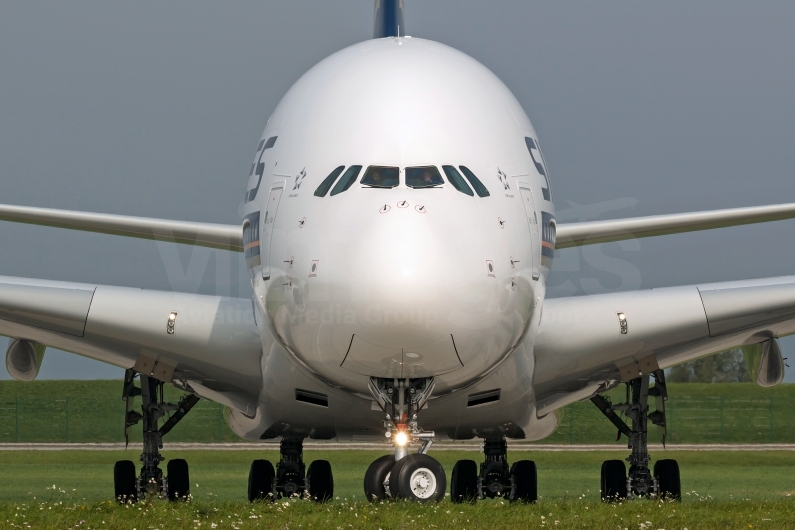 Singapore Airlines Airbus A380-841 9V-SKU