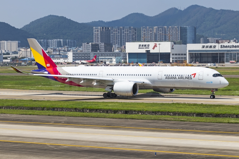 Asiana Airlines Airbus A350-941 HL7771