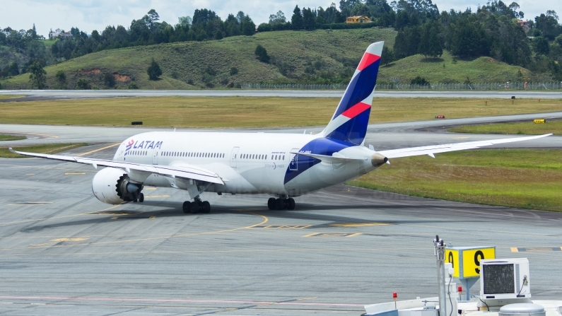 LATAM Airlines Chile Boeing 787-8 Dreamliner CC-BBE