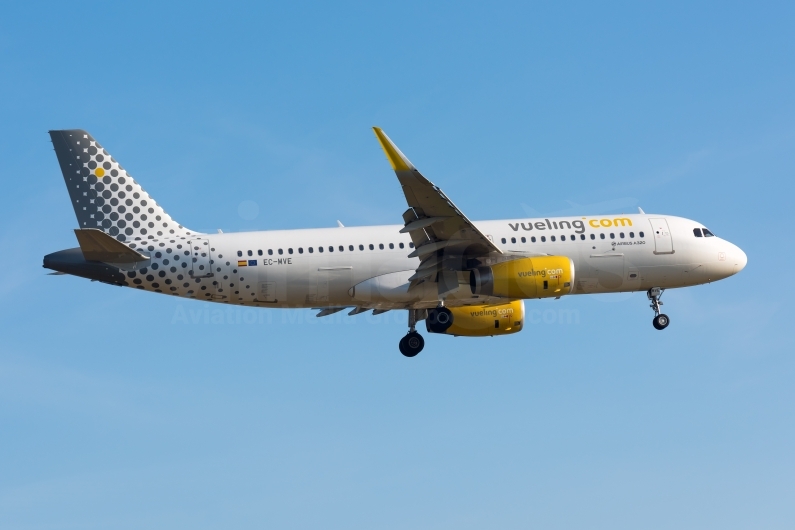 Vueling Airbus A320-232(WL) EC-MVE