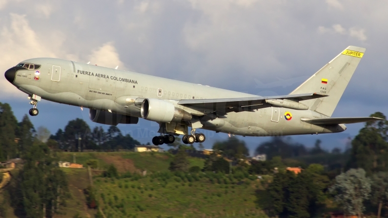 FUERZA AEREA COLOMBIANA BOEING 767-2J6(ER)(MMTT) FAC1202