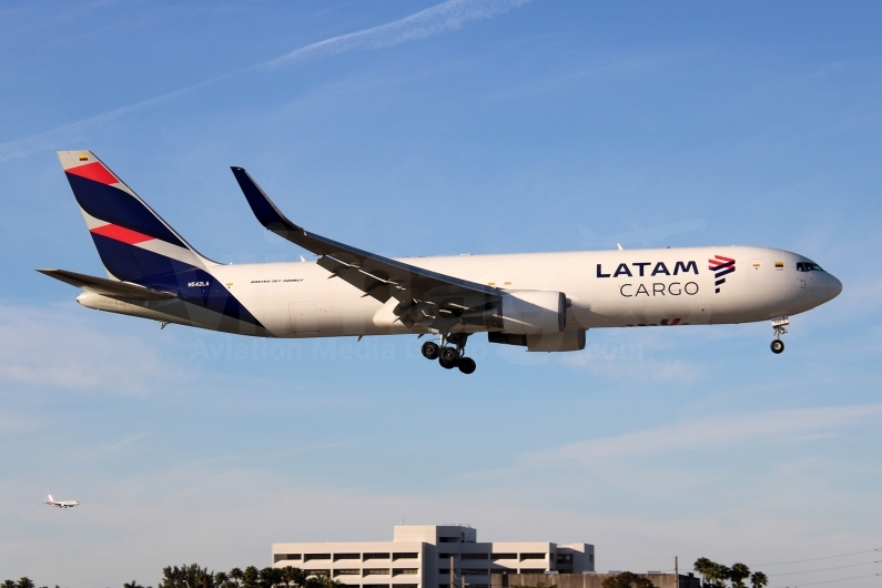 LATAM Cargo Colombia Boeing 767-316(ER)(BCF)(WL) N542LA