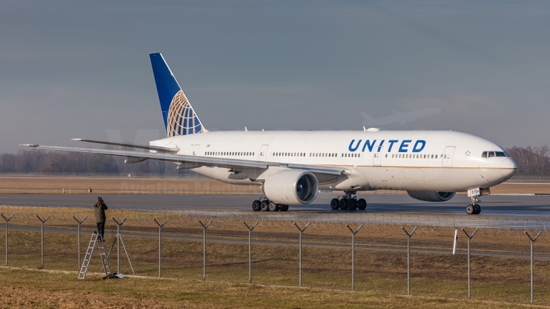 United Airlines Boeing 777-222(ER) N786UA