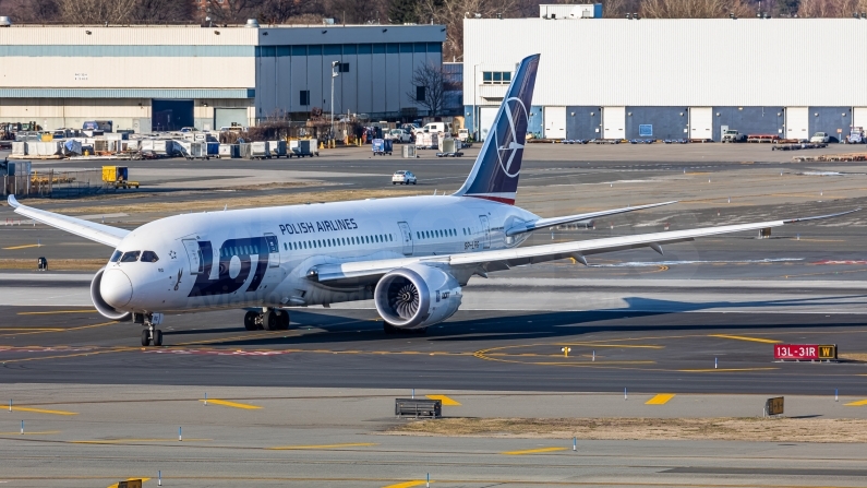 LOT - Polish Airlines Boeing 787-8 Dreamliner SP-LRG