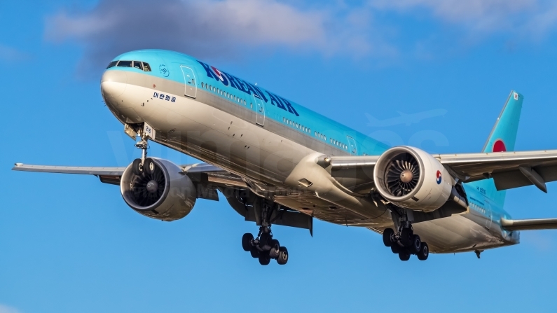 Korean Air Boeing 777-3B5(ER) HL8216