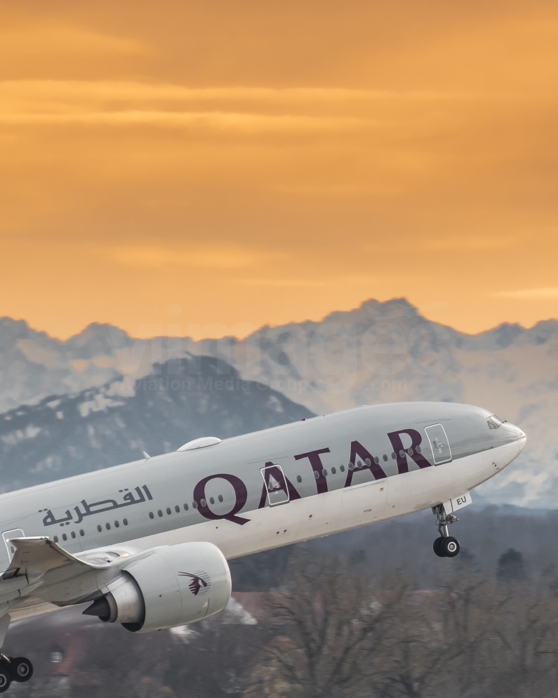 Qatar Airways Boeing 777-3DZ(ER) A7-BEU