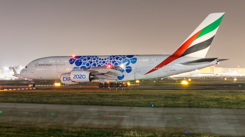 Emirates Airbus A380-861 A6-EOT