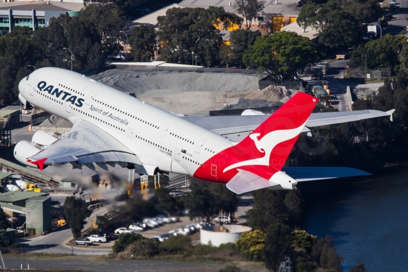 Qantas Airbus A380-842 VH-OQK