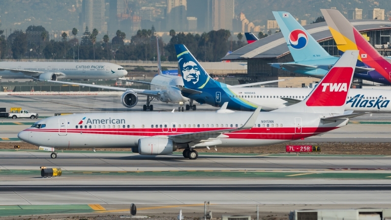 American Airlines Boeing 737-823 N915NN