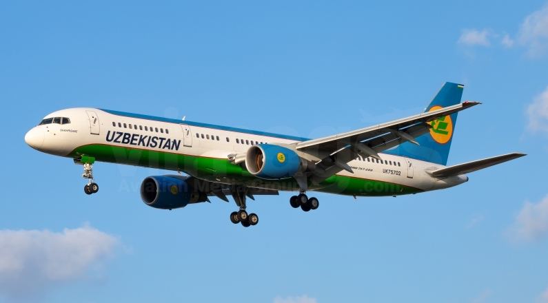 Uzbekistan Airways Boeing 757-23P UK75702