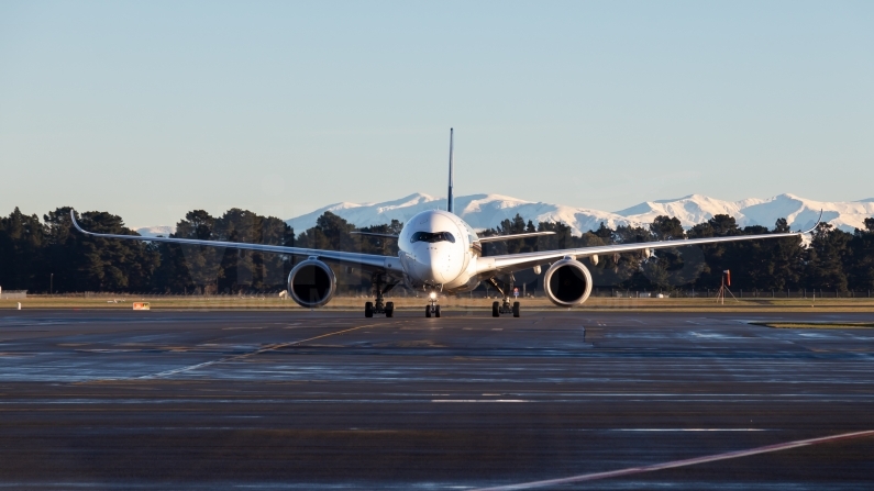 Singapore Airlines Airbus A350-941 9V-SMG