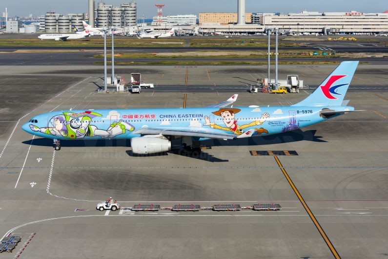 China Eastern Airlines Airbus A330-343 B-5976