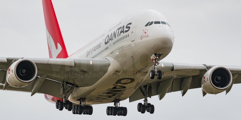 Qantas Airbus A380-842 VH-OQA